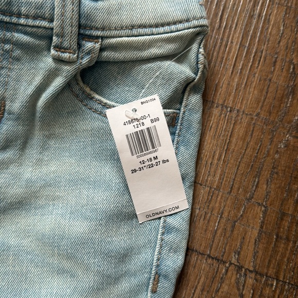 Old Navy Unisex Skinny 360 Stretch Jeans for Baby - Picture 2 of 5
